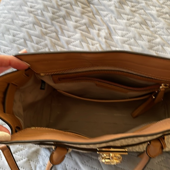 Michael Kors Hamilton white logo 11.5” x 10” x 5.5” good condition - Picture 5 of 5